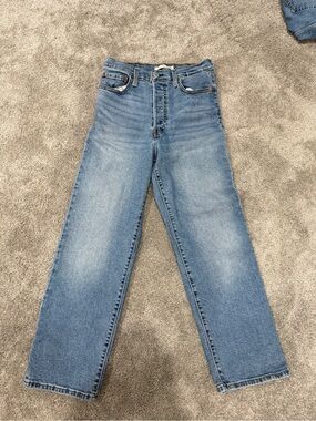 Levi’s Classic Straight Women’s Jeans in Light Blue